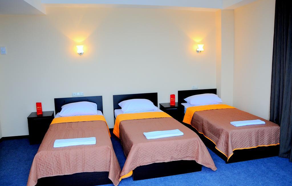 Shine In Kobuleti Hotel Bilik gambar