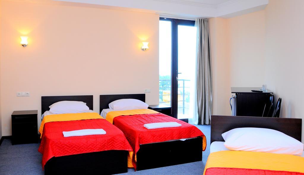 Shine In Kobuleti Hotel Bilik gambar