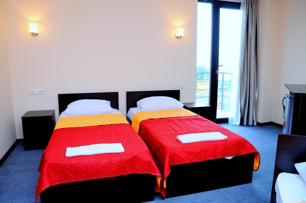 Shine In Kobuleti Hotel Bilik gambar
