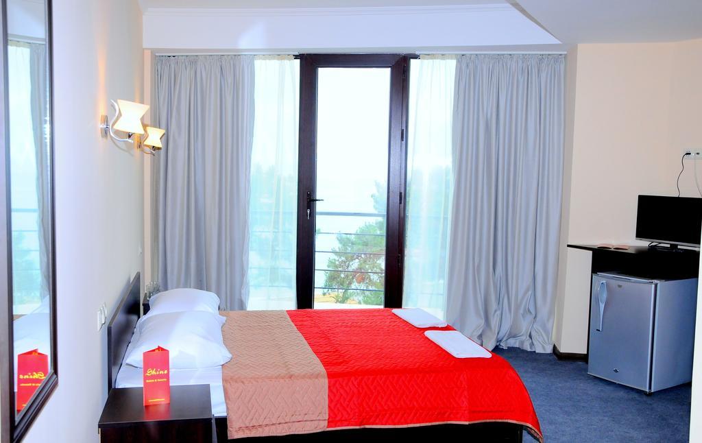 Shine In Kobuleti Hotel Bilik gambar